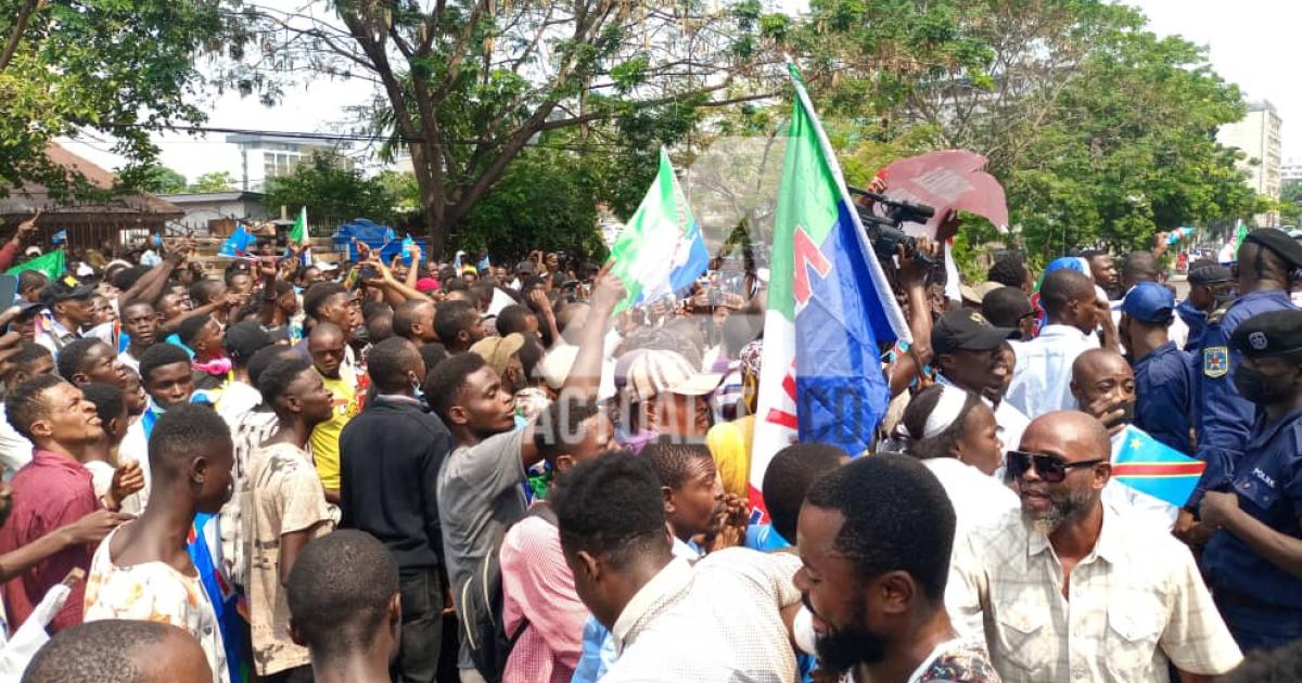 Sit-in du Nouvel Elan devant l'ambassade du Rwanda à Kinshasa