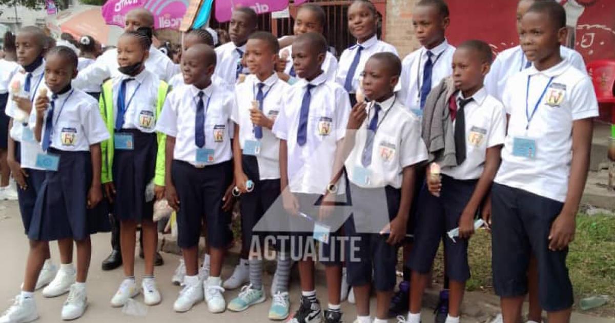 Les élèves après la passation de l'ENAFEP à Kinshasa 