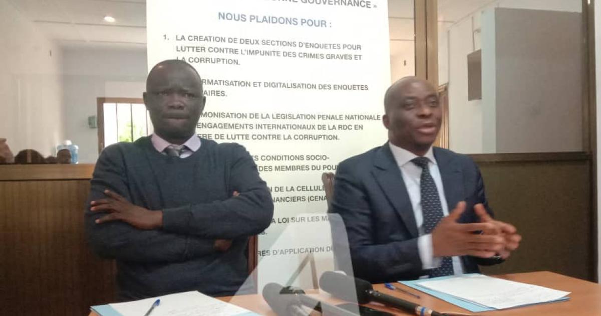 De G à D : président de l'intersyndicale de la SCTP et le coordonnateur d'ACAJ