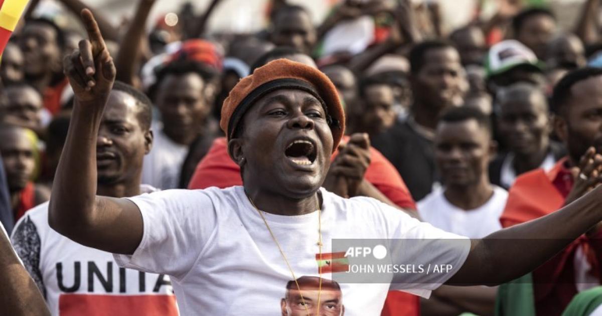 Les partisans du parti d'opposition UNITA en Angola