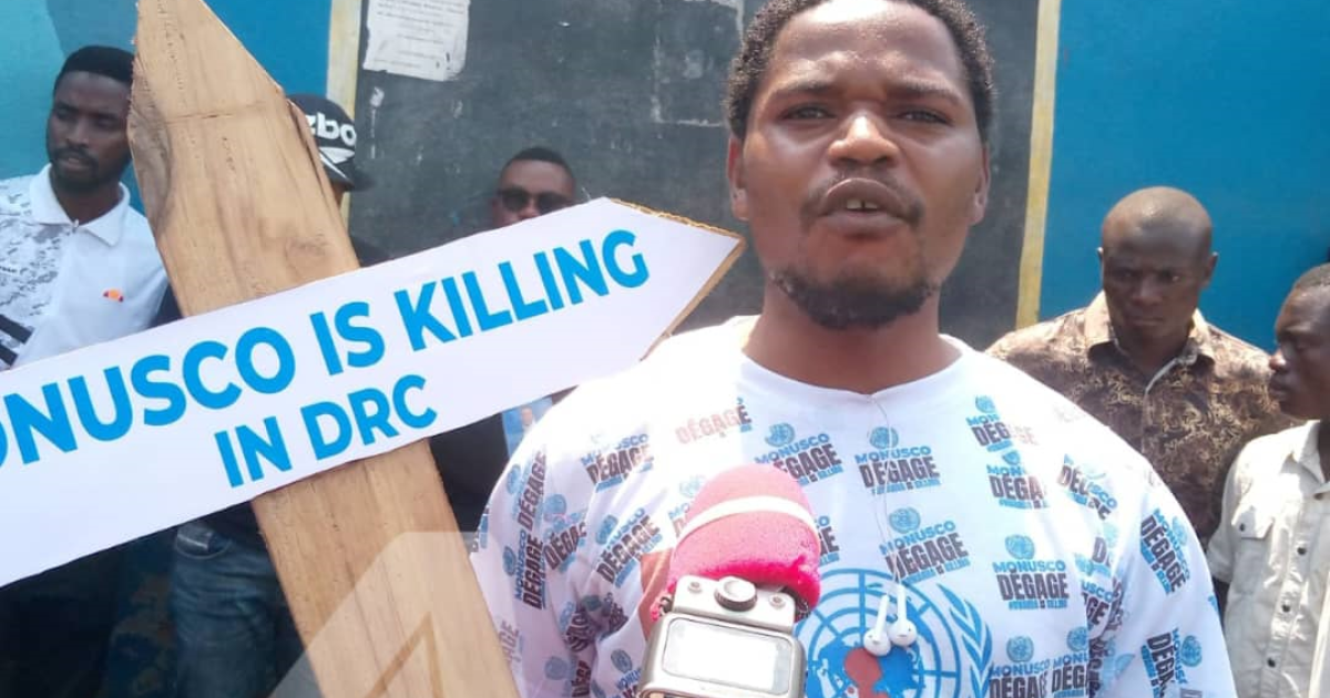 Un militant lors de la cérémonie d'hommage aux victimes des manifestations anti-Monusco
