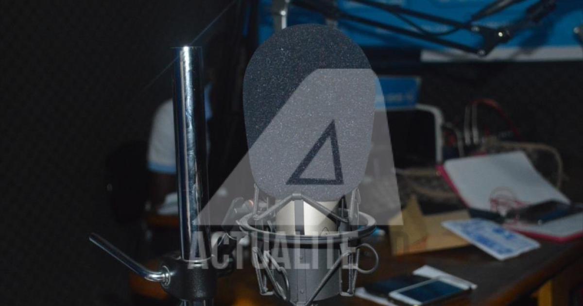 Micro dans un studio radio/Photo d’illustration/ACTUALITE.CD