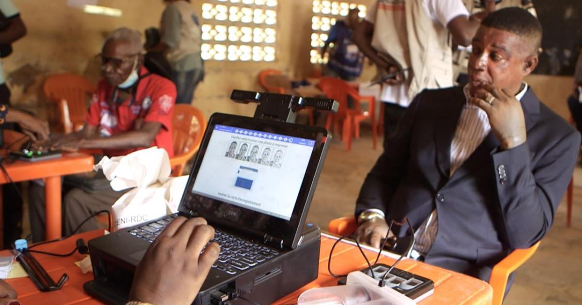 Test des kits d'enrôlement des électeurs à Luozi. Photo droits tiers. 