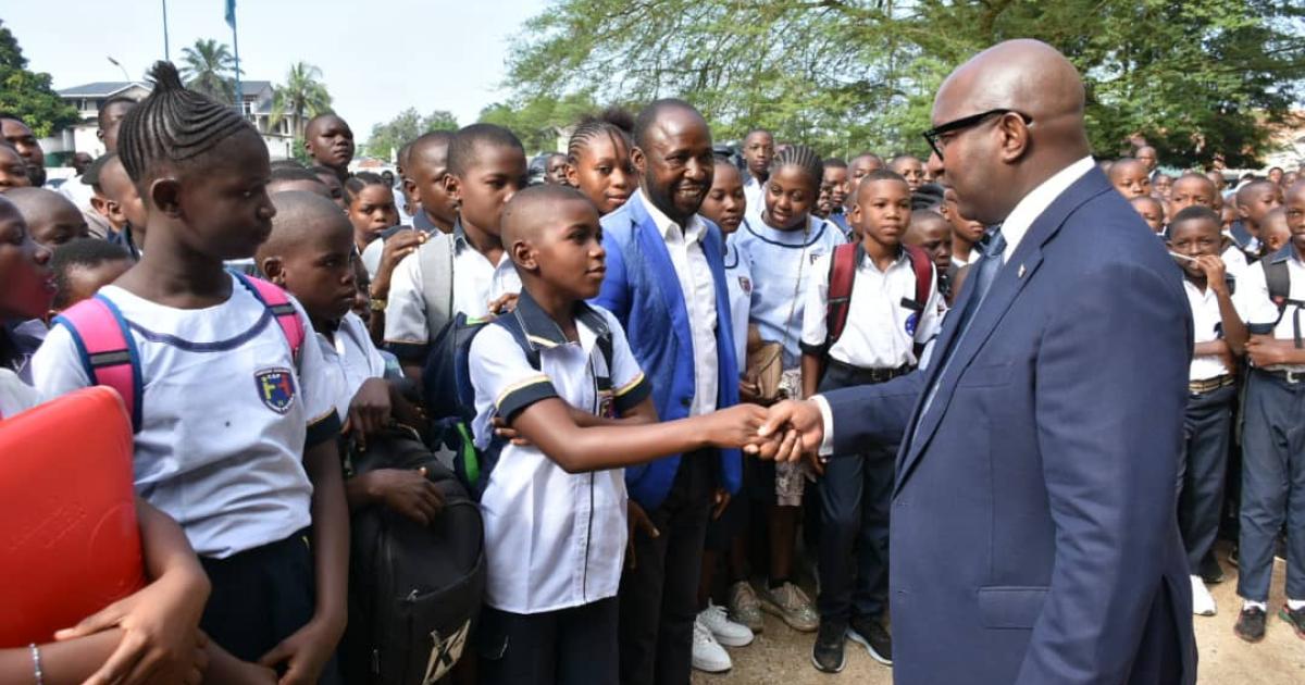 Sama Lukonde avec les élèves de l'Athénée de Kisangani