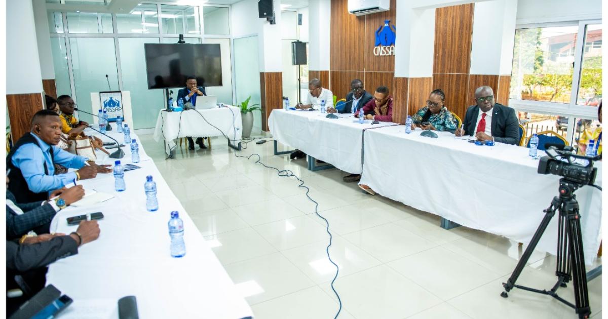 Échange entre le responsable de la communication de la CNSSAP et la presse 