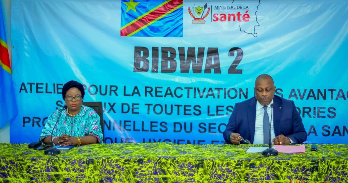De G à D : Véronique Kilumba Nkulu et Jean-Jacques Mbungani respectivement vice-ministre et ministre de la santé