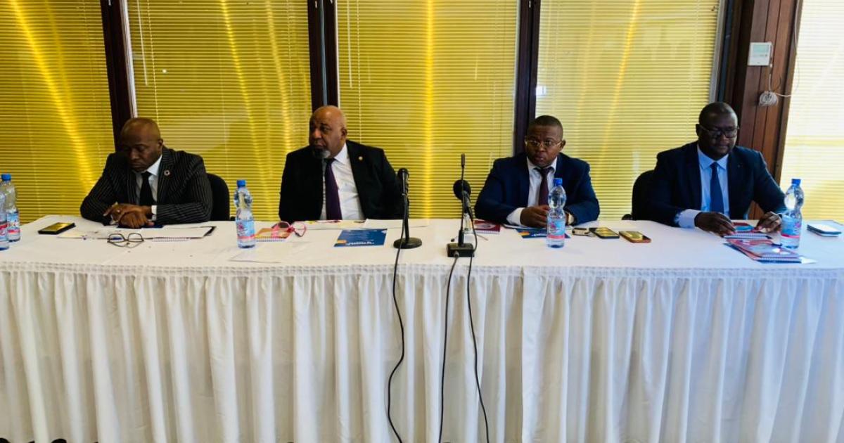 De G à D : Mpanu Mpanu Tosi, Directeur de Conformité et HSSE à l'EGC, Takis Kumbo Jean-Dominique, DG de l'EGC, Kazadi Tshibangu Elisée, DGA de l'EGC, Kitobo Pierrot, Administrateur à l'EGC