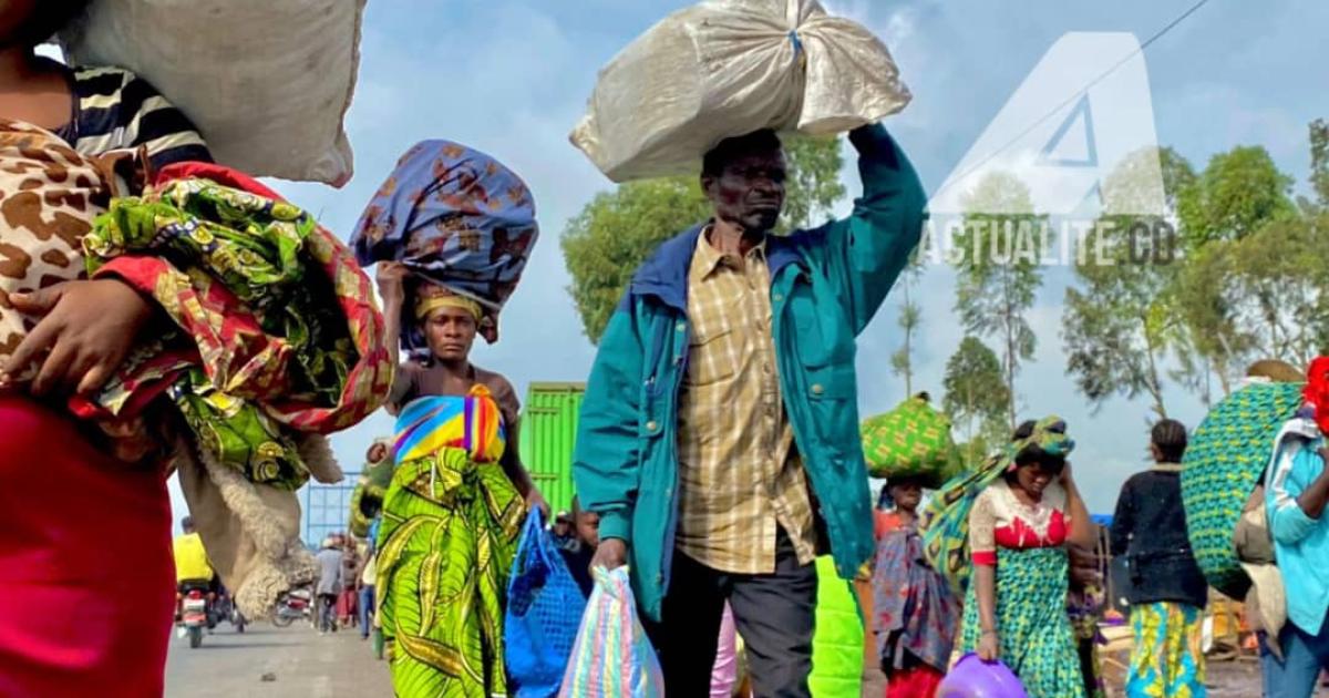 Des déplacés vident le site de Kanyaruchinya pour se diriger vers Goma