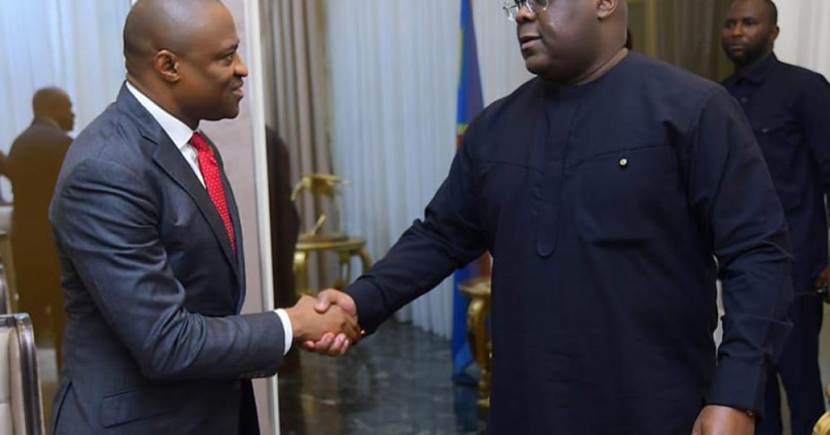 Poignée de main entre Félix Tshisekedi et Oliver Alawuba 