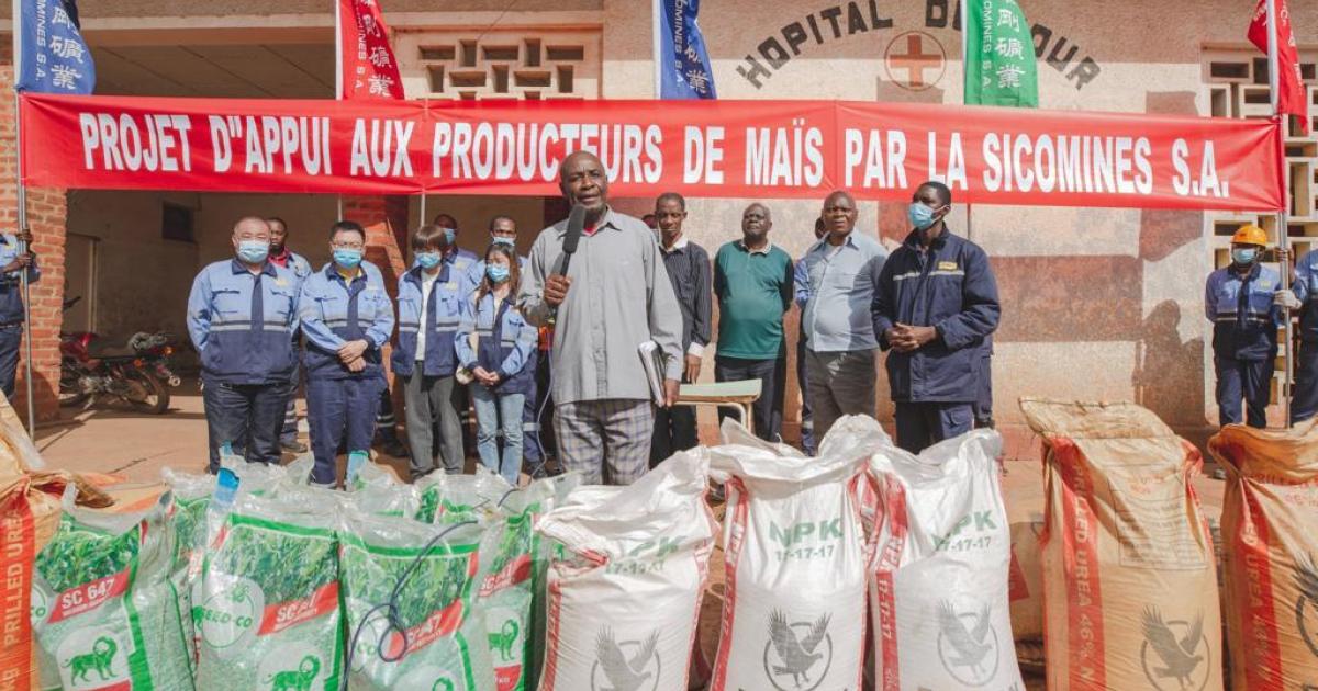 Remise des semences et engrais aux agriculteurs de Kapata