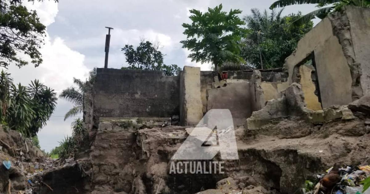 Une tête d'érosion sur l'avenue Ebengo au quartier Mikondo/Kimbanseke