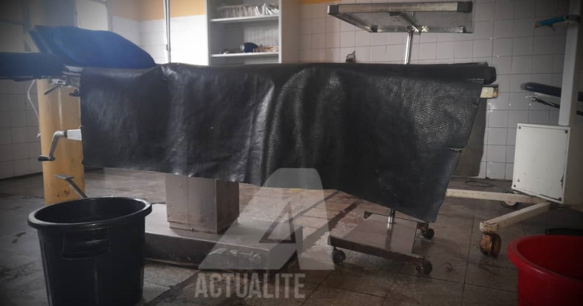 Une table d'accouchement du Centre Mère et Enfant de Barumbu à Kinshasa