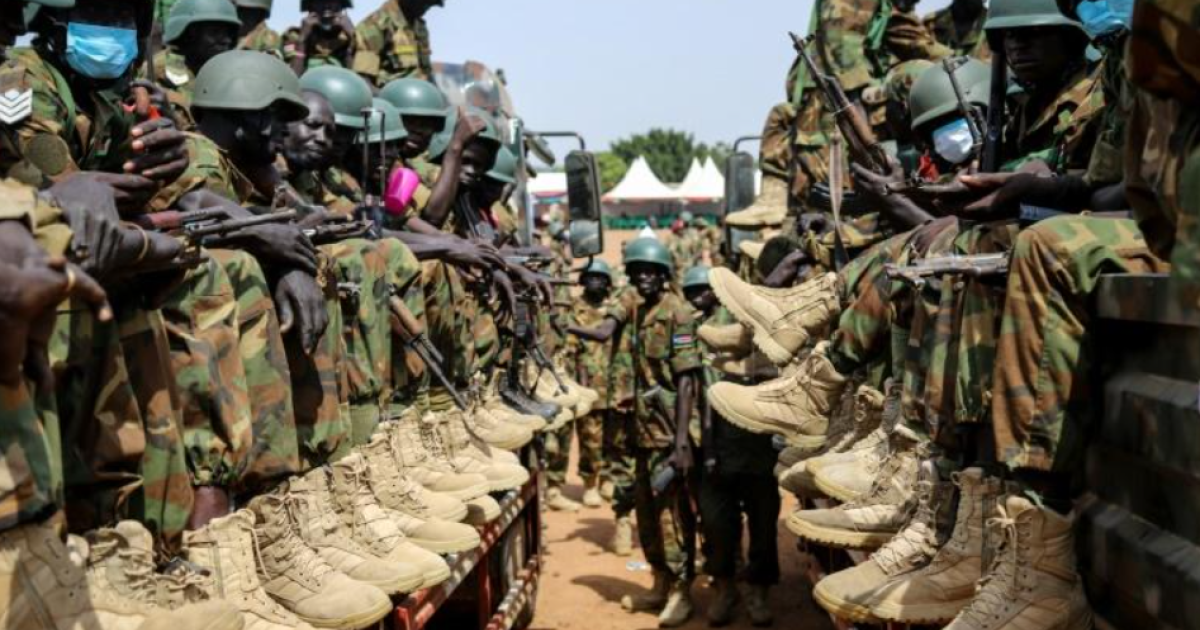 Des militaires du Soudan du Sud avant leur déploiement dans l'est de la République démocratique du Congo (RDC), lors d'une cérémonie à Juba le 28 décembre 2022 afp.com - Samir BOL