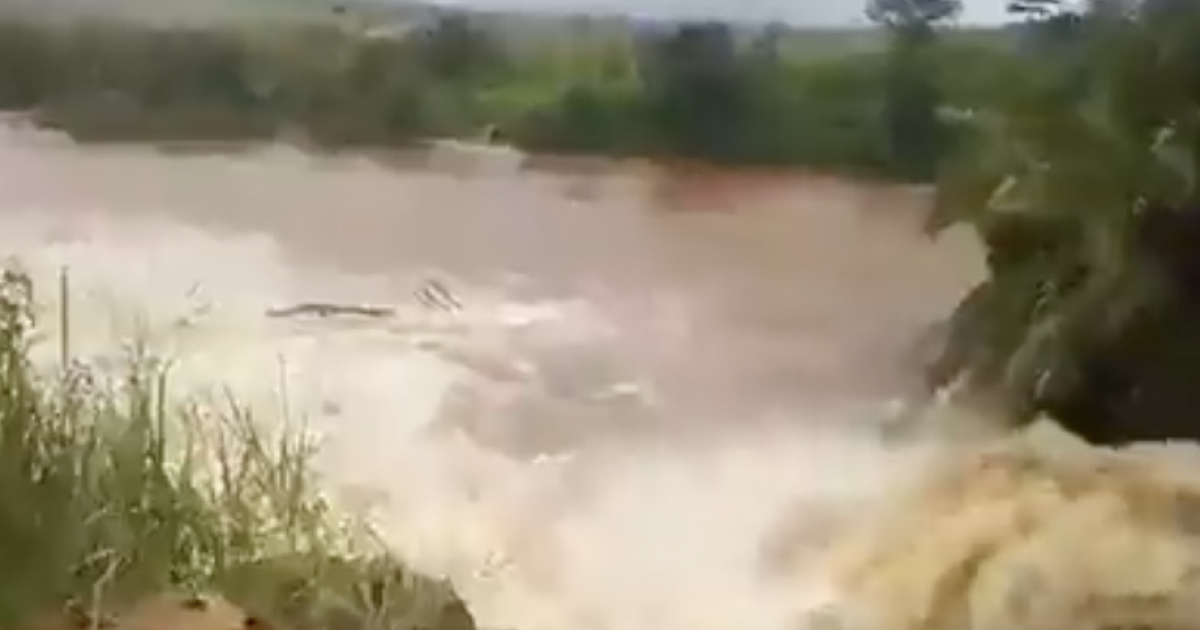  Effondrement du pont  sur la rivière Lovua