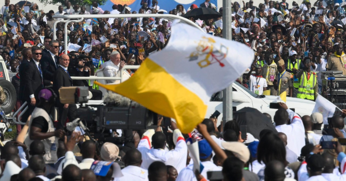 Le Pape François dans la foule à Kinshasa