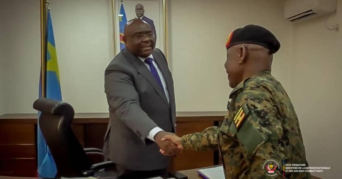 Jean-Bemba et le Général Wilson Mbasu Mbadi