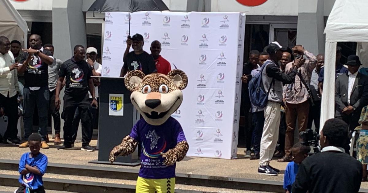 Mascotte "Masano" présentée à l'UPN