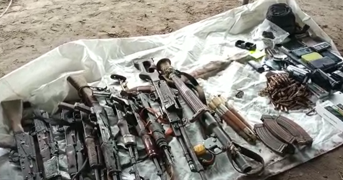 Des armes et munitions récupérées dans les propriétés de Mwangachuchu