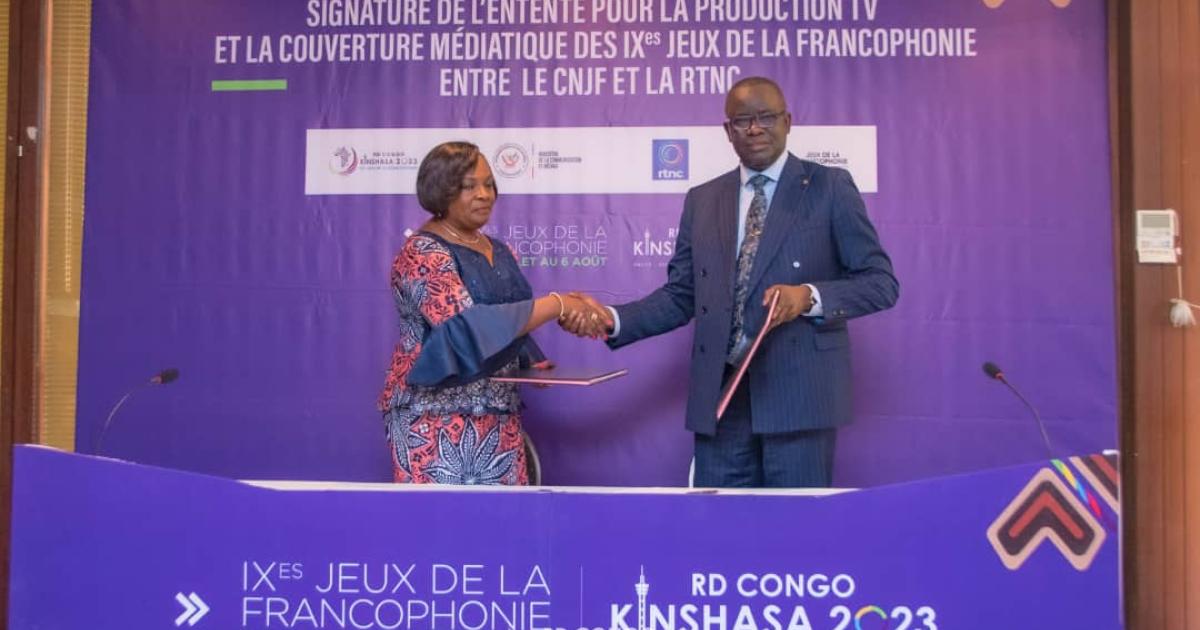 De gauche à droite : la DG de la RTNC et le directeur du CNJF