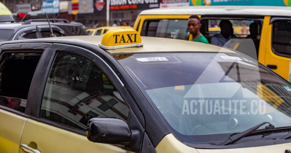 <blockquote class="twitter-tweet"><p lang="fr" dir="ltr">A Kinshasa, les chauffeurs de transports en commun ont grevé au cours de la journée du 5 juin dernier. L’une des raisons ayant conduit à cette initiative, d’après eux, est la tracasserie de la police de circulation routière à laquelle ils font face.<br><br>Ce lundi 19 juin,… <a href="https://t.co/7wqjAGsxc2">pic.twitter.com/7wqjAGsxc2</a></p>&mdash; ACTUALITE.CD (@actualitecd) <a href="https://twitter.com/actualitecd/status/1670712908605538304?ref_src