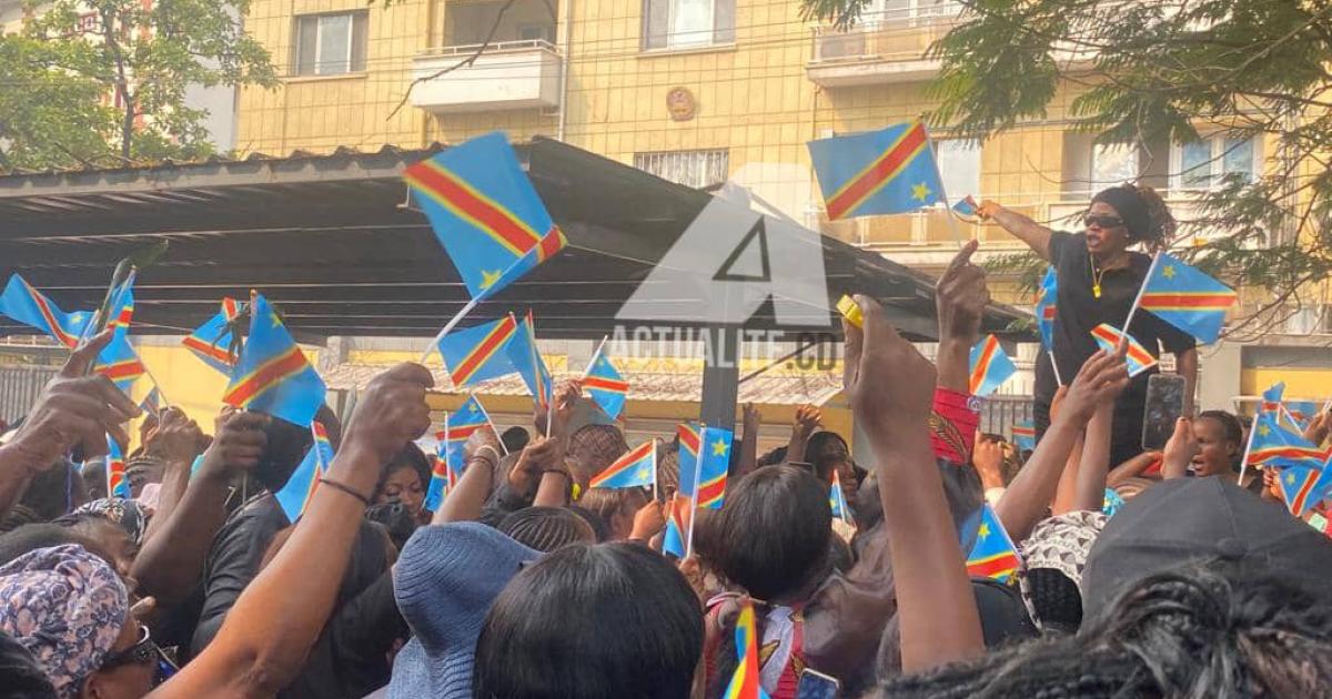 Rassemblement des femmes devant le QG de la Monusco réclamant justice pour Cherubin Okende et la libération de Salomon Kalonda ainsi que Mike Mukebayi