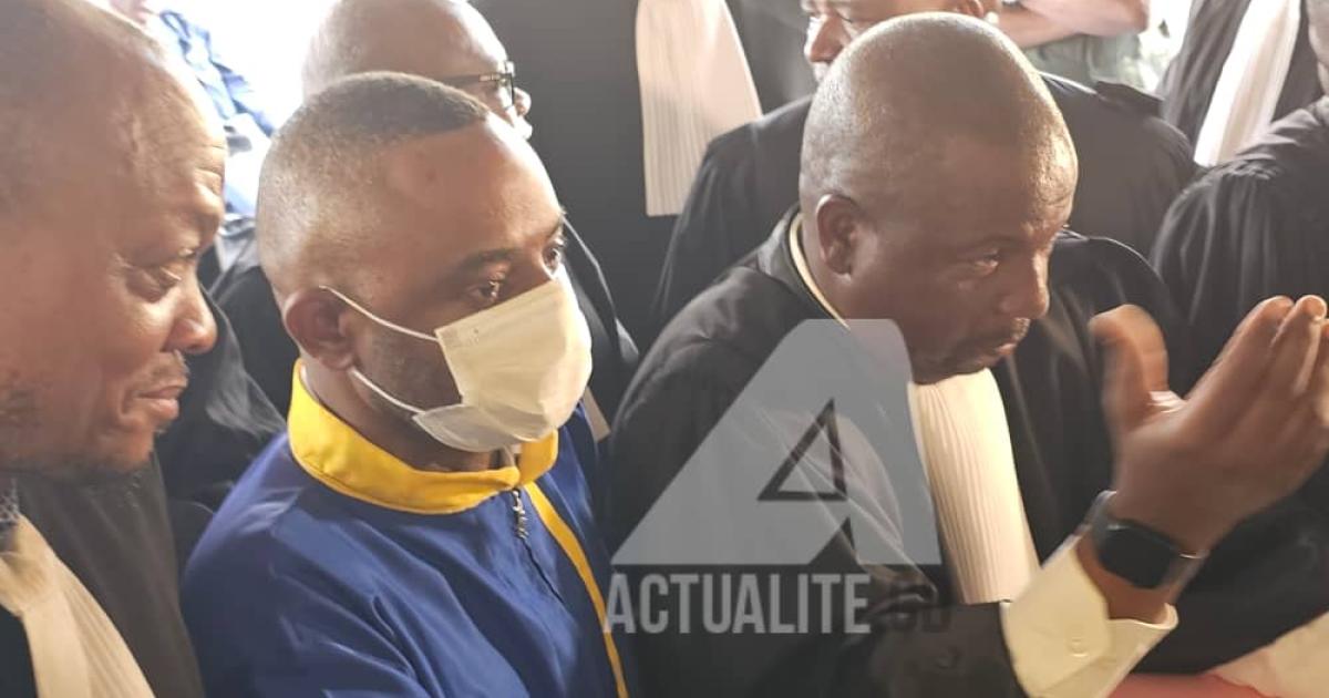 Salomon Kalonda devant la Cour militaire à Ndolo