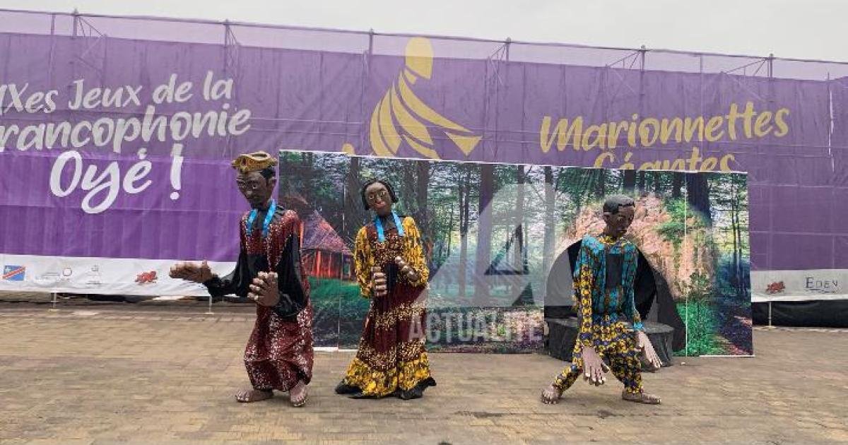 Une démonstration de la marionnette géante (Equipe RDC) lors des jeux de la Francophonie à Kinshasa 