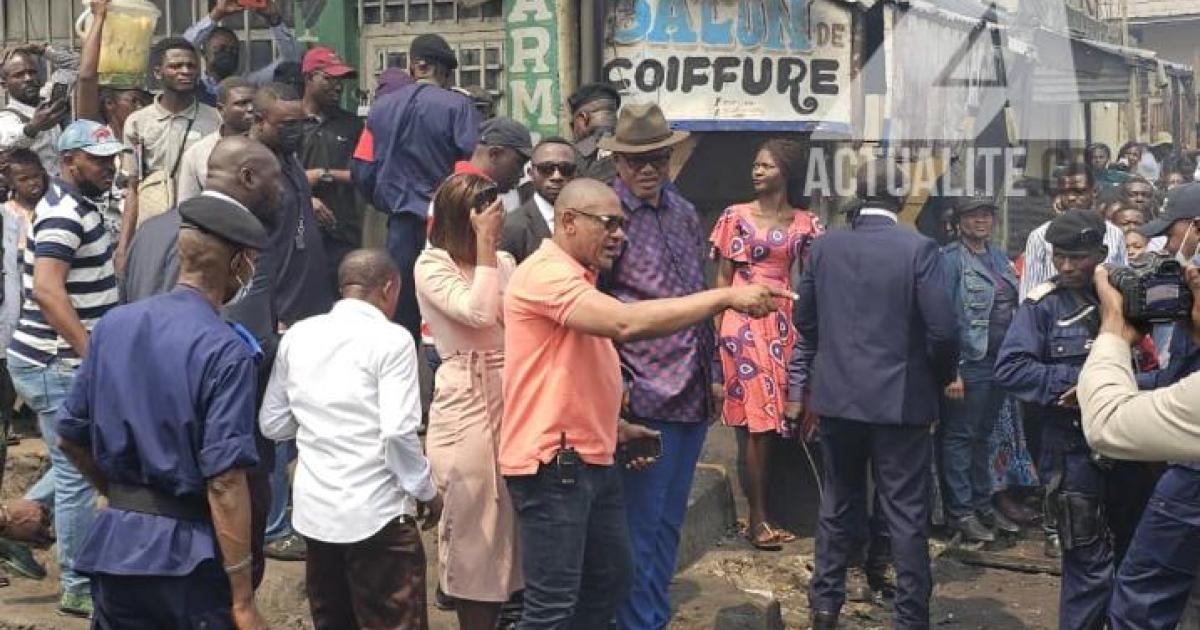 Gérard Mulumba et Peter Kazadi sur le lieu du drame à Righini
