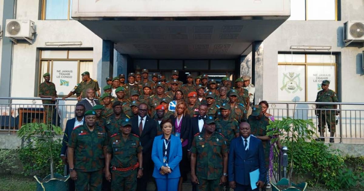 Les Généraux des FARDC, l'équipe dirigeante de l'ANAT et les recenseurs au camp militaire Kokolo à Kinshasa