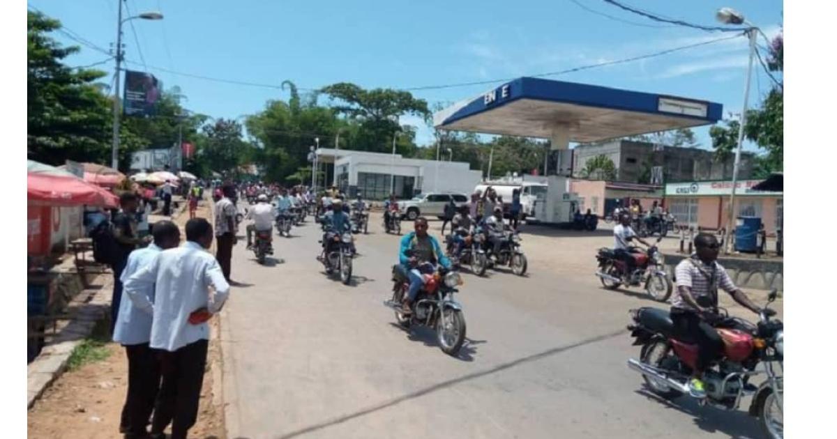 Motocyclistes à Mbuji-Mayi
