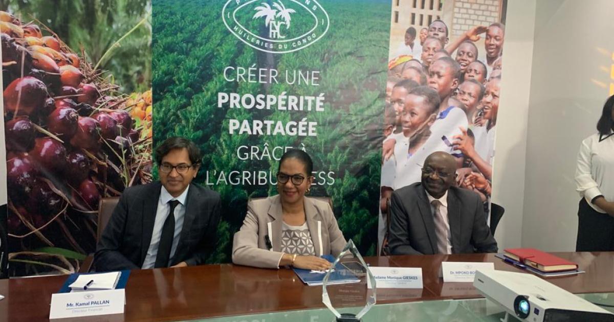 Madame Monique Gieskes, DG des Plantations et Huileries du Congo (PHC) en présence de ses collègues Kamal Pallan, actionnaire et directeur financier et Dr Mpoko Bokanga, directeur des opérations des PHC