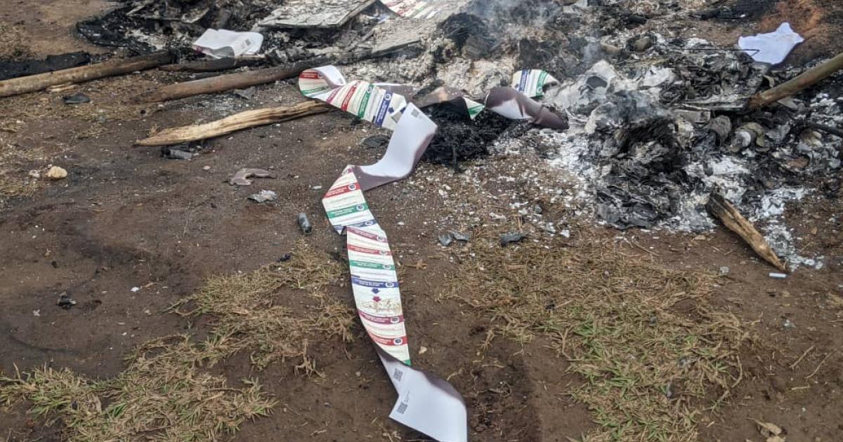 Les bureaux de vote saccagés, DEV, isoloirs, urnes,... incendiés