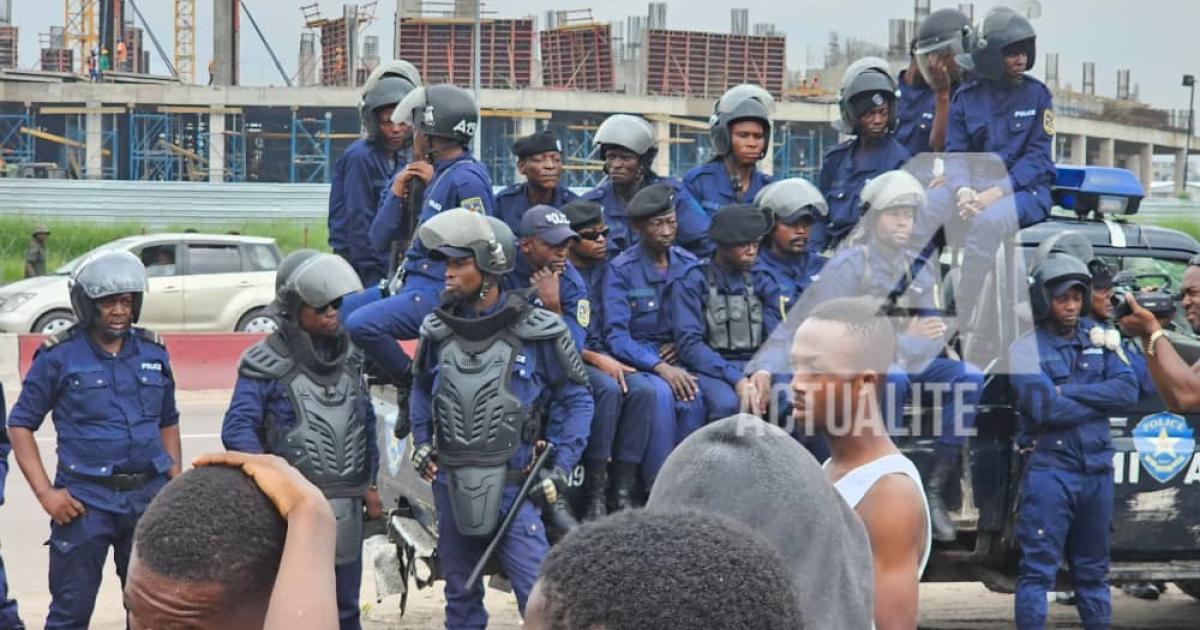 Dispositif policier devant le siège de l'ECIDE 
