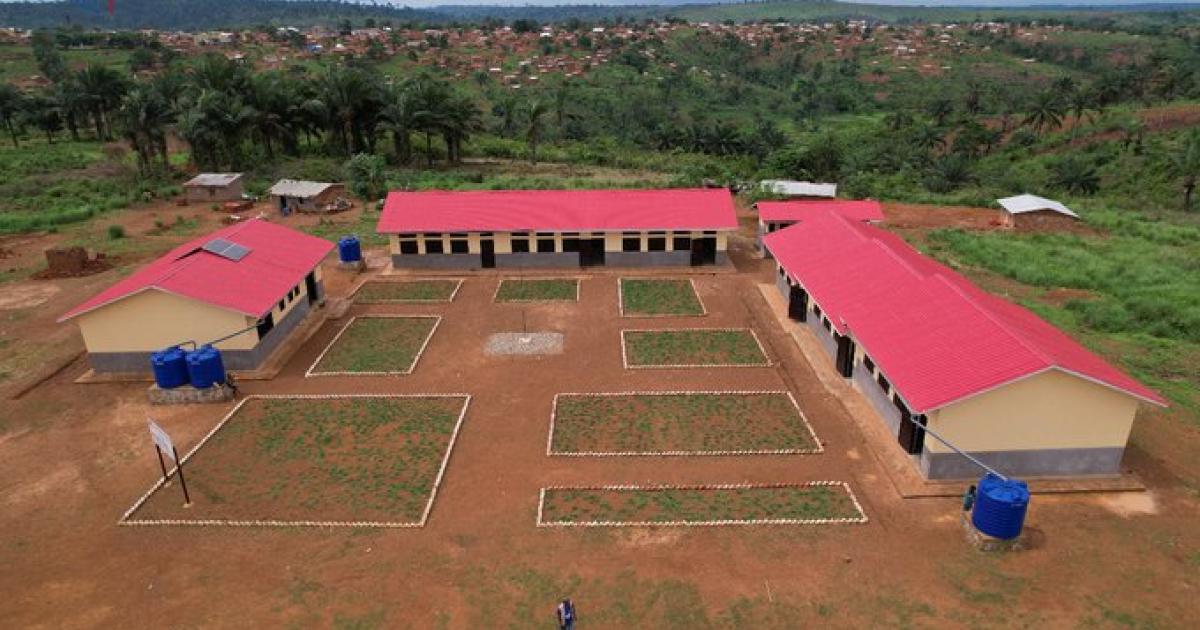Les travaux de construction et équipement de l'Ecole Primaire KINTATA 2 dans le Territoire de Seke-Banza 