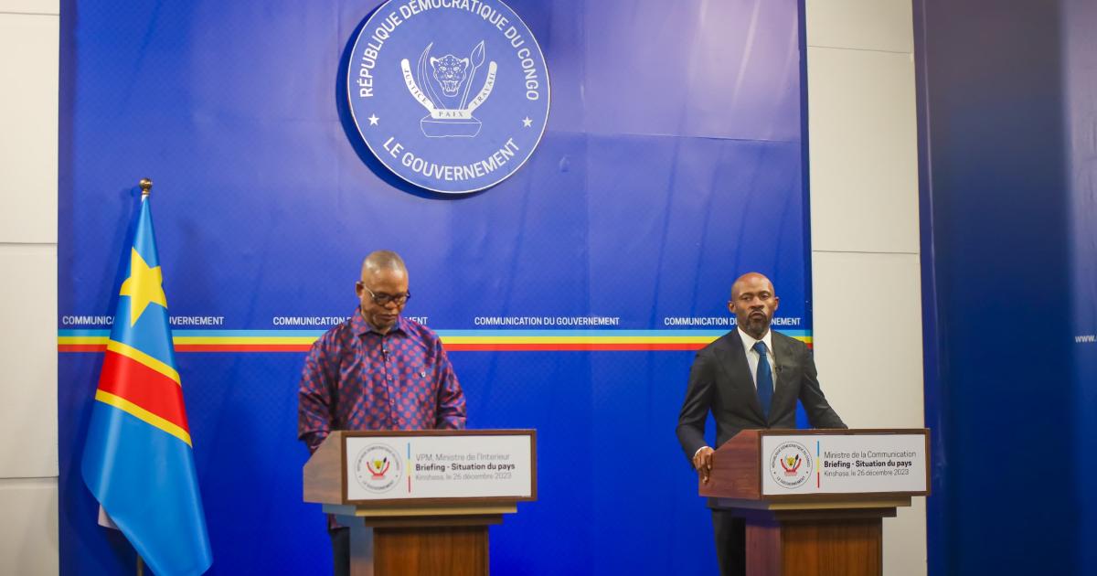 Peter Kazadi et Patrick Muyaya au briefing 