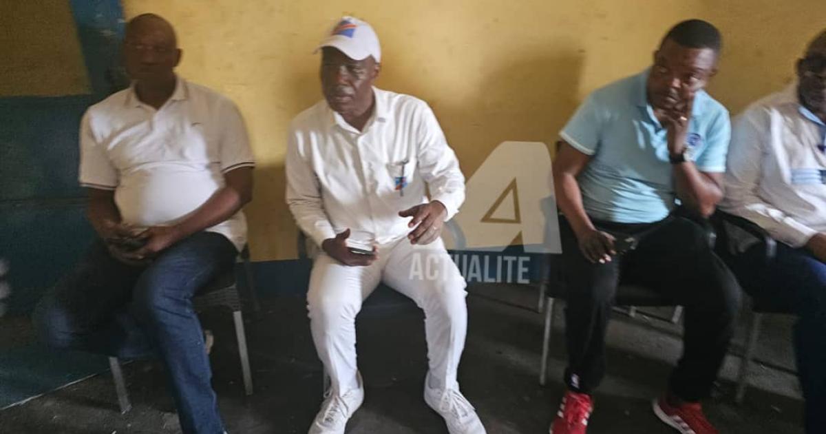 Martin Fayulu à l'intérieur du siège de l'ECIDE sur le boulevard Triomphal 