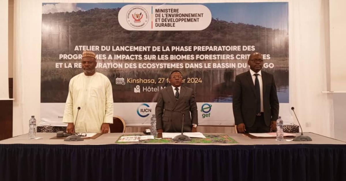 De gauche à droite : Représentant pays du FIDA, au milieu le représentant du SG à l'environnement et Développement durable et à la fin le représentant de l'UICN