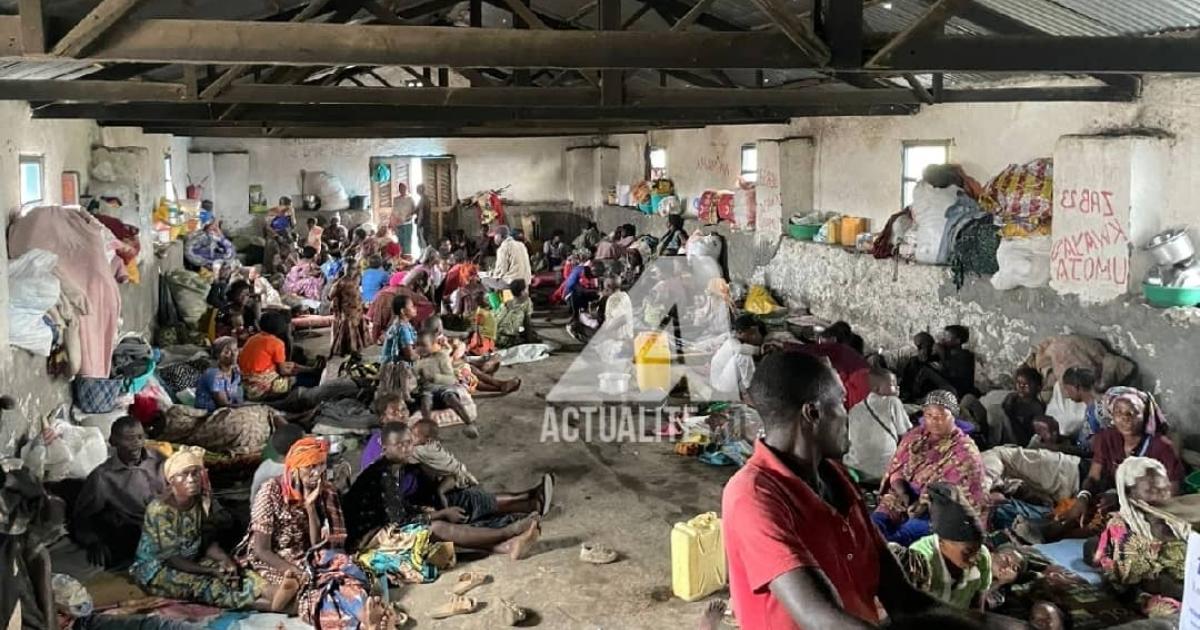 Les déplacés en provenance de Masisi accueillis dans un hangar à Mugunga 