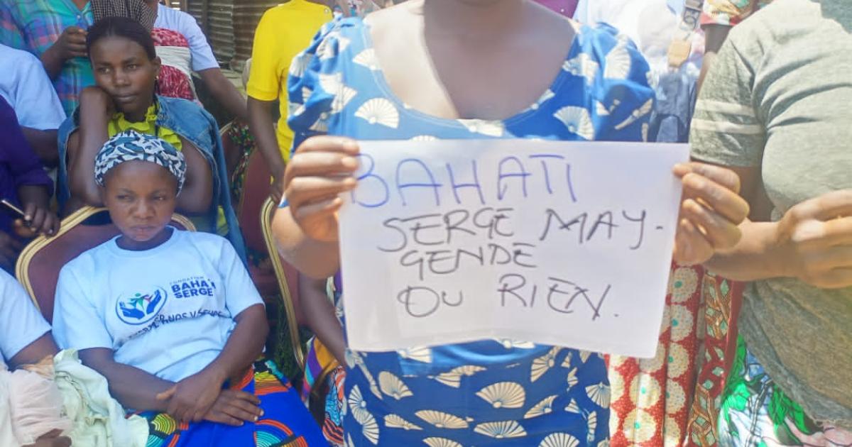 Une manifestante réclamant la réhabilitation de Bahati 
