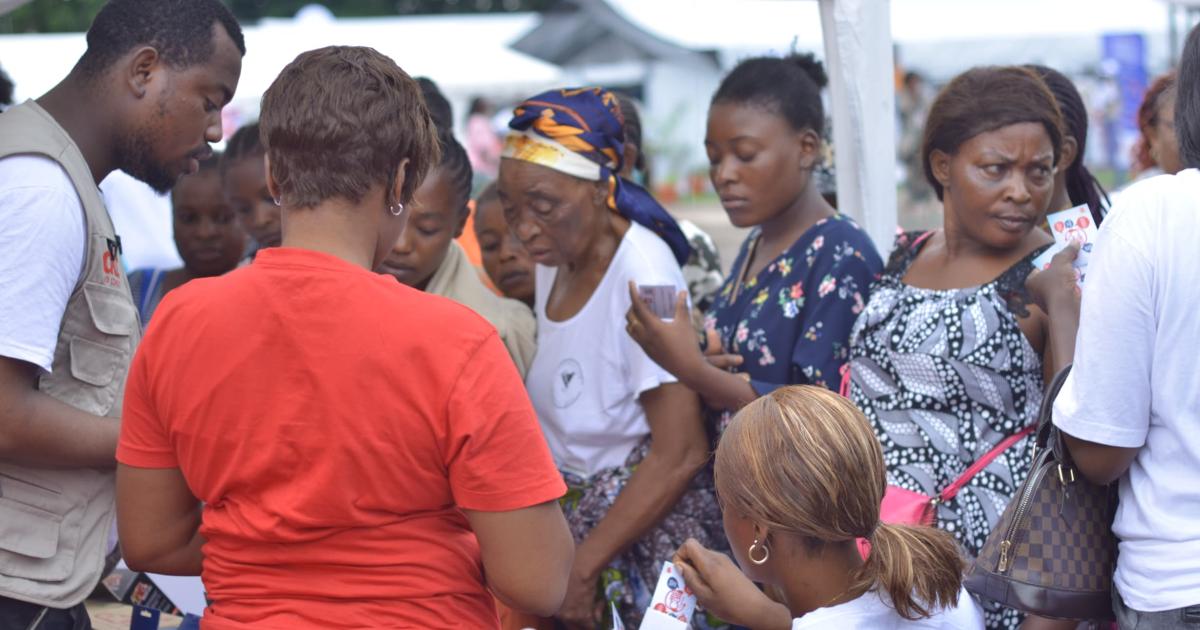DKT DRC présentant ses services au forum des femmes leaders 