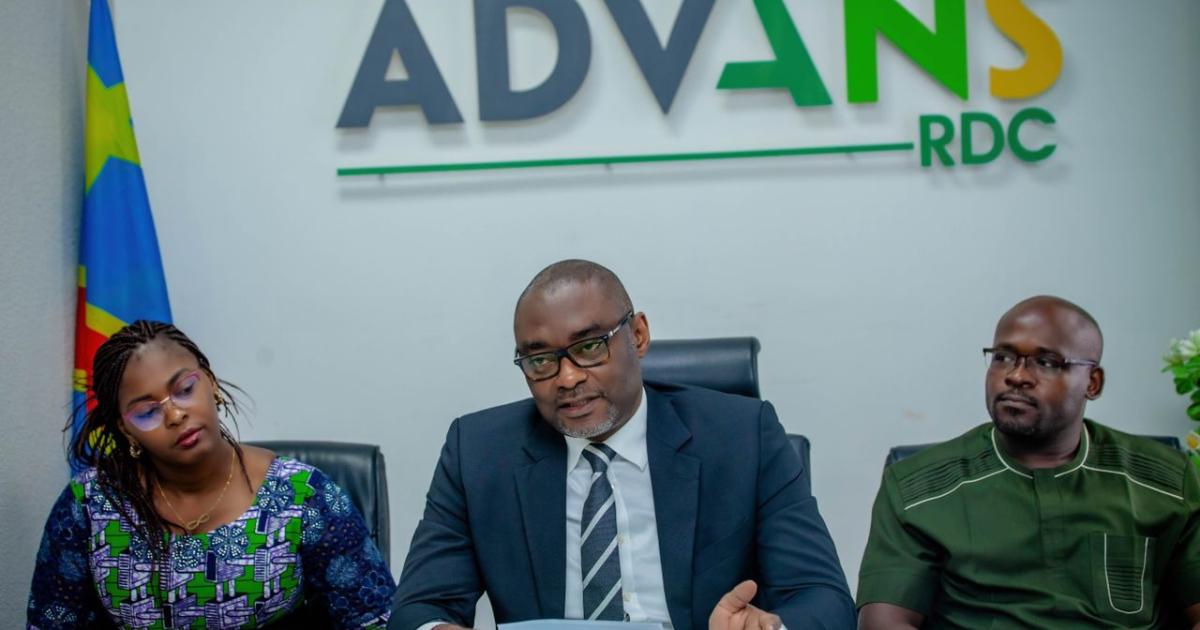 Le DG de Advans Congo,  Jean Luc NZOUBOU,  au milieu,  avec à sa gauche, le Directeur Marketing et Commercial Hermann FOKO, et à sa droite, la Secrétaire Générale Mme Collete Likinda