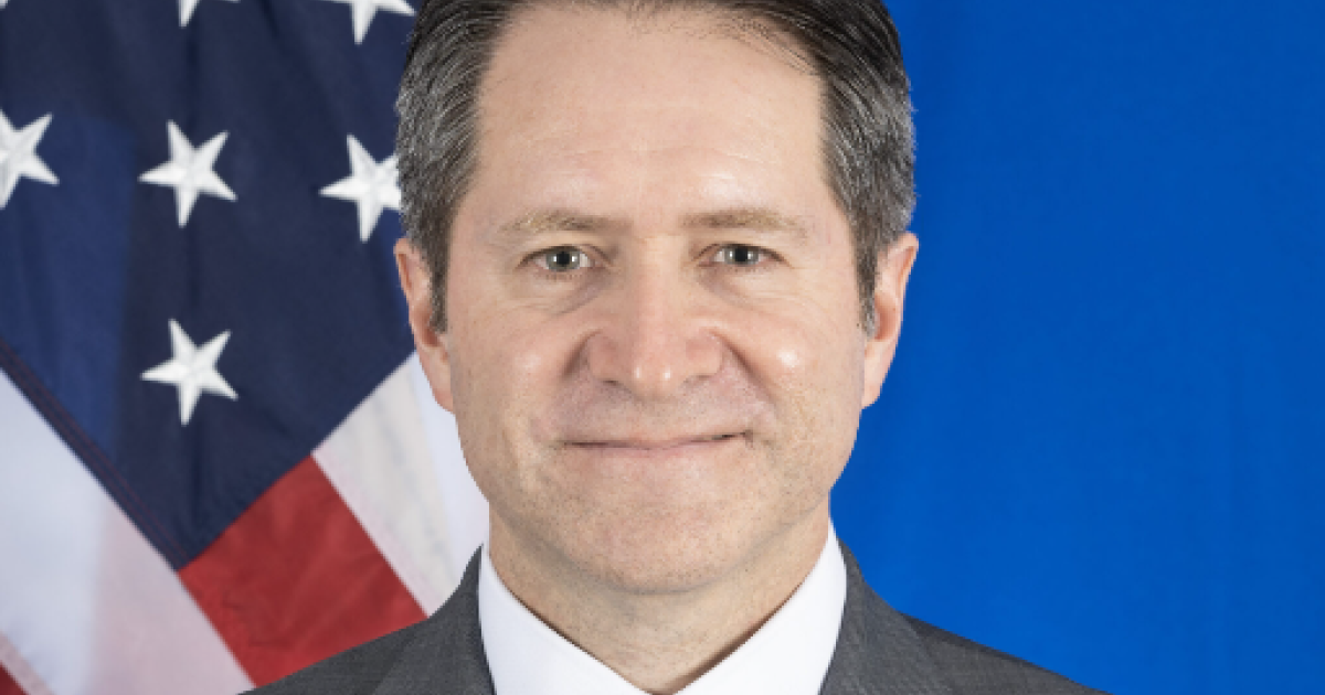 Enrique Roig, sous-secrétaire adjoint à la Direction de la démocratie, des droits de l'homme et du travail du département d'État des États-Unis