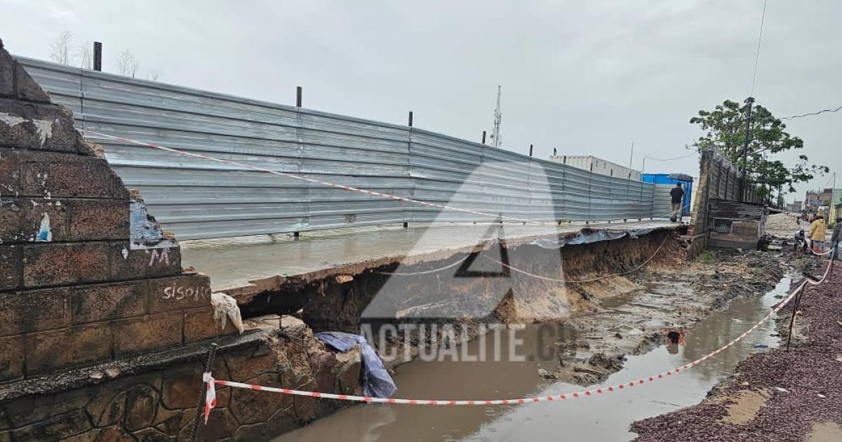 Effondrement du mur de clôture de la FIKIN