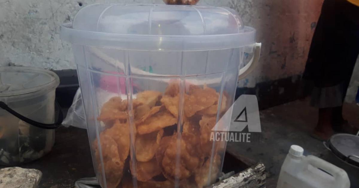 Des chips de manioc en vente 