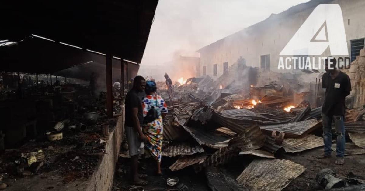 Incendie d'une partie du marché de Matete. PH/Samyr Lukombo/ACTUALITE.CD