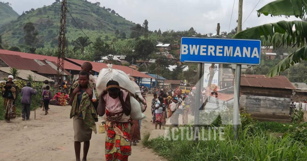 La RN2 passant à Bweremana