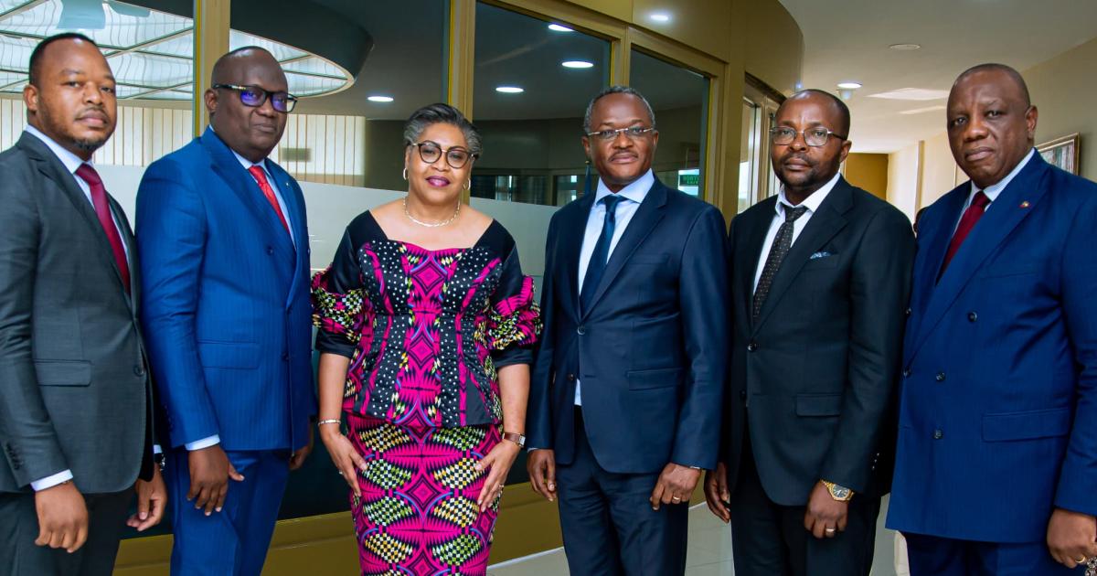Les élus du Kasaï dont Guy Mafuta Kabongo avec la Première ministre 