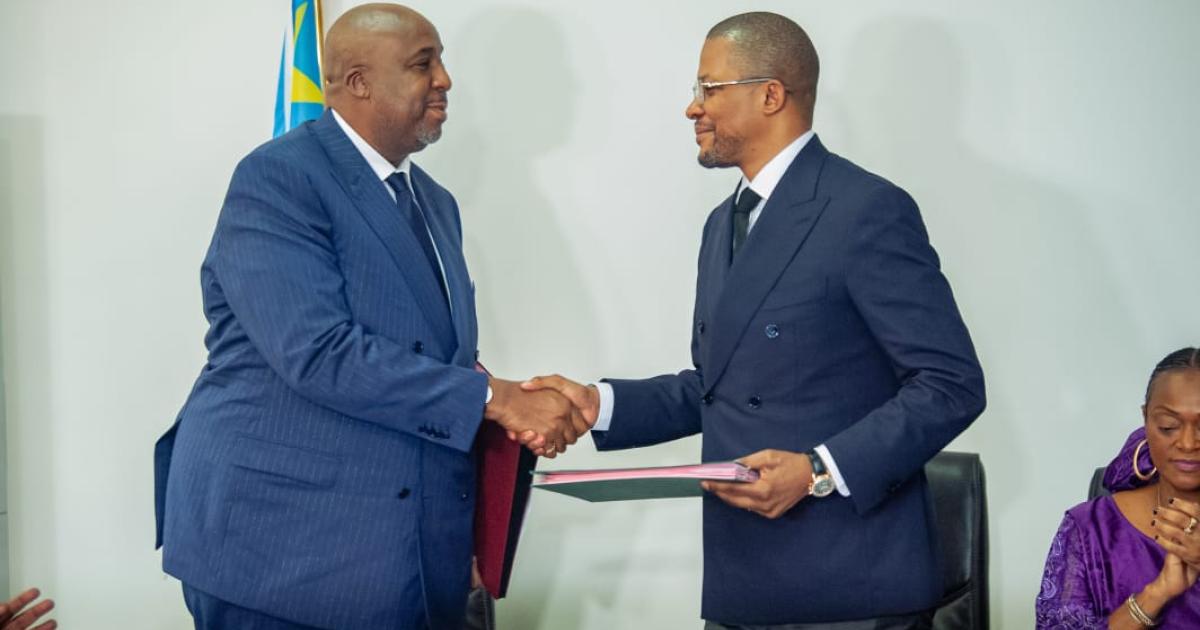 Molendo Sakombi et Didier Budimbu lors de la remise et reprise 