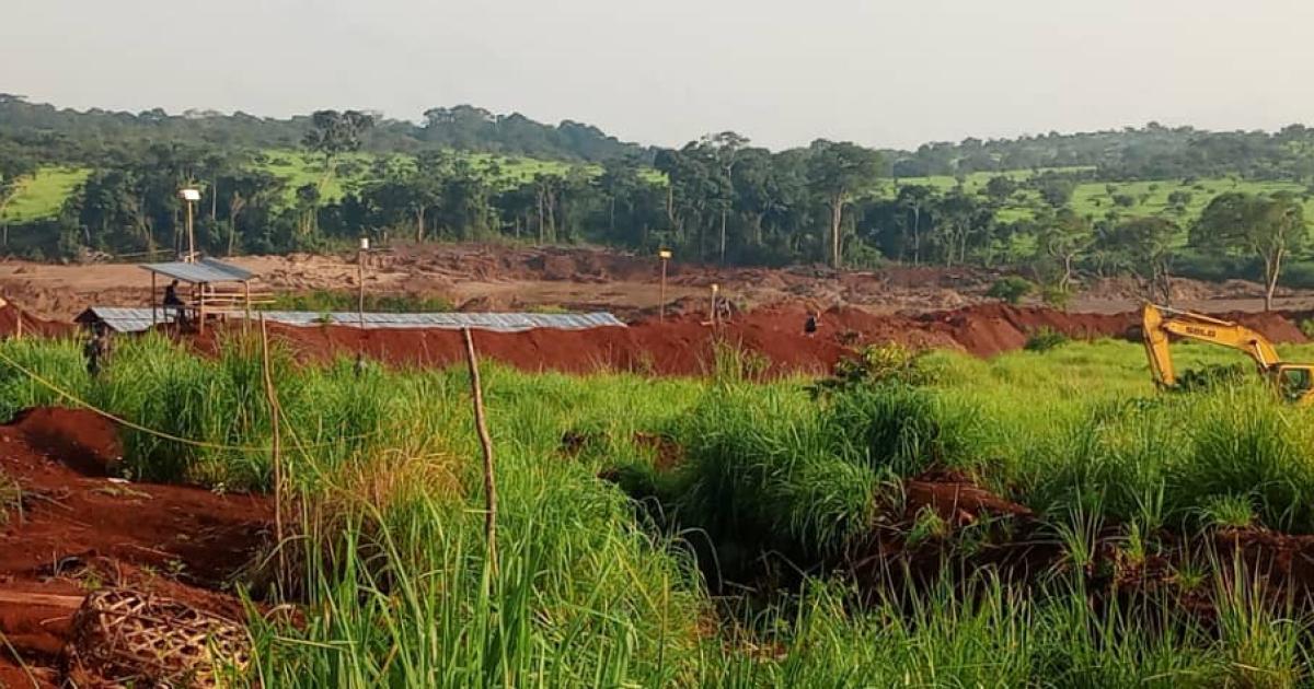 Site d'exploitation semi-industrielle de l'or par des chinois