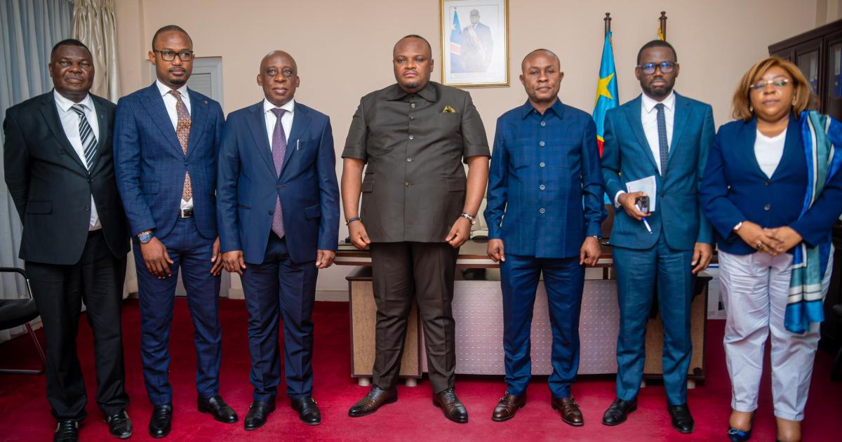 Lors d'une audience à l'hôtel de ville de Kinshasa entre le gouverneur et l'OVD représenté son DG 